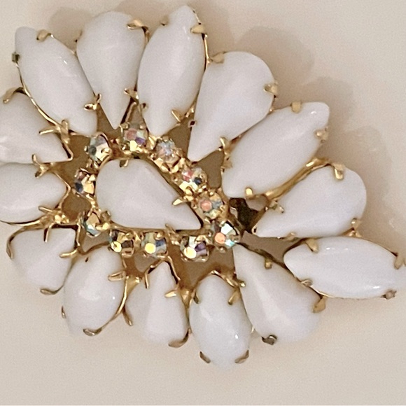 Vintage White Milk Glass Cabochon Aurora Borealis Rhinestone Domed Brooch - Picture 2 of 5
